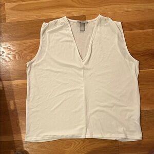 H&M Women’s Off-White V-Neck Tank Top Large